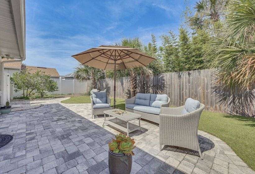 Jacksonville Beach Home W/ Yard, Walk To Shore