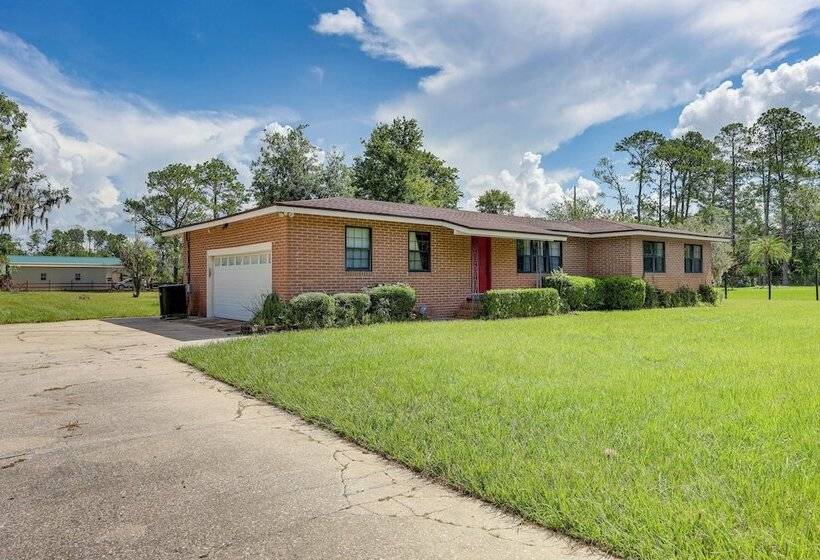 Jacksonville Home W/ Deck: 17 Mi To Downtown!