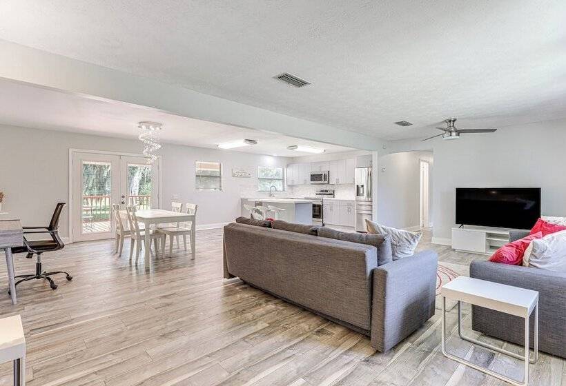 Jacksonville Home W/ Deck: 17 Mi To Downtown!