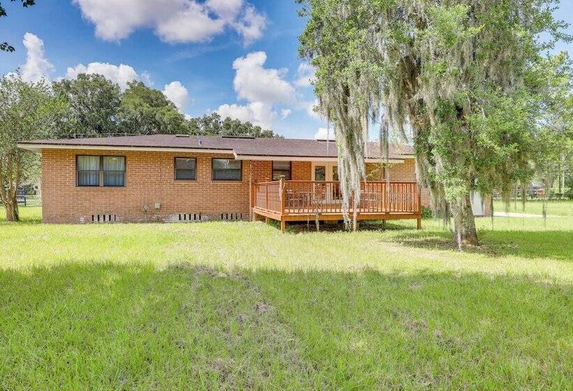 Jacksonville Home W/ Deck: 17 Mi To Downtown!