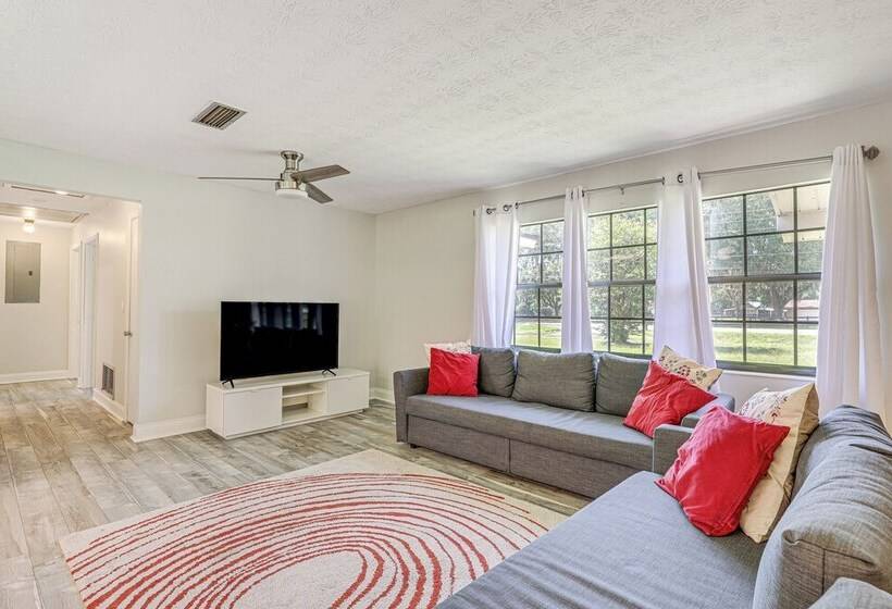 Jacksonville Home W/ Deck: 17 Mi To Downtown!