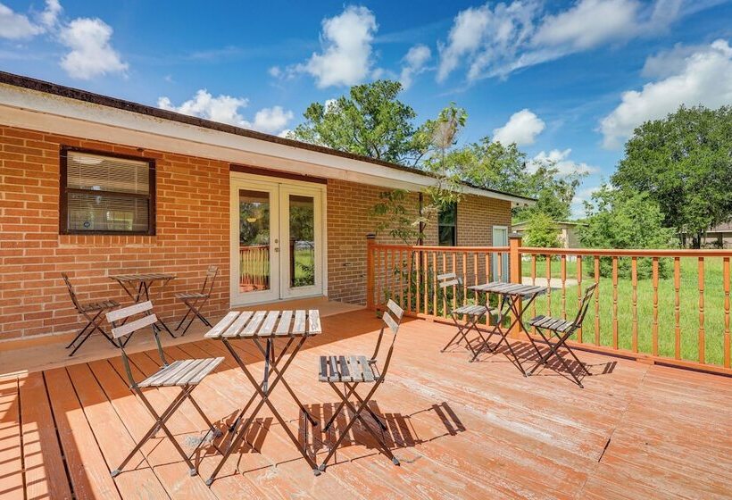 Jacksonville Home W/ Deck: 17 Mi To Downtown!