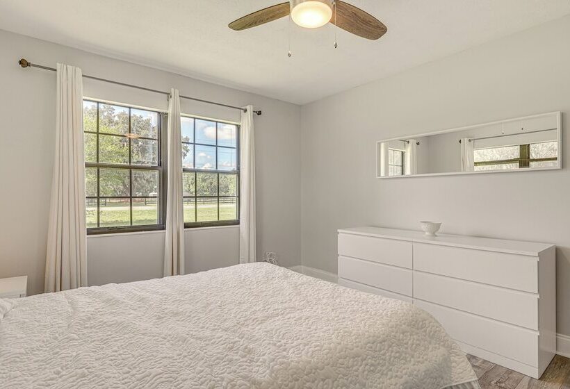 Jacksonville Home W/ Deck: 17 Mi To Downtown!