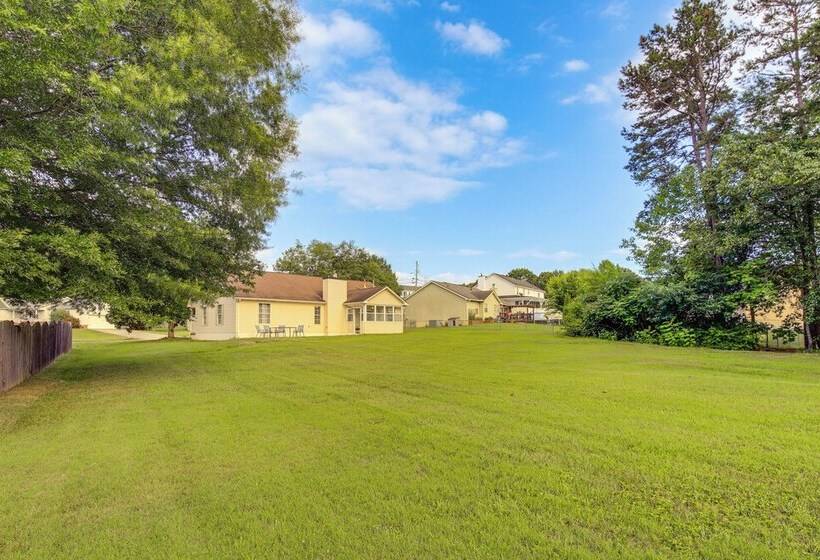 Knoxville Home W/ Sunroom ~ 9 Mi To Downtown!