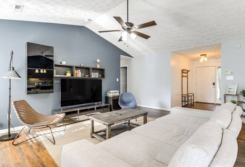 Knoxville Home W/ Sunroom ~ 9 Mi To Downtown!