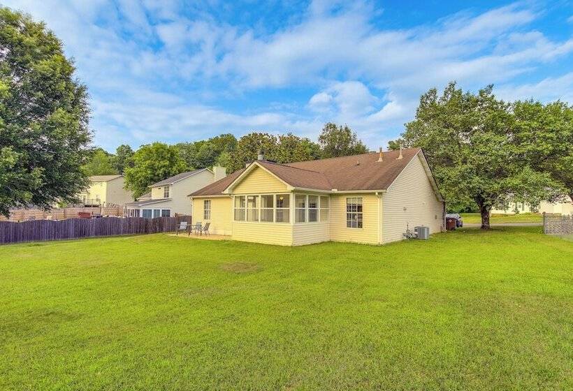 Knoxville Home W/ Sunroom ~ 9 Mi To Downtown!