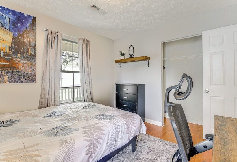 Knoxville Home W/ Sunroom ~ 9 Mi To Downtown!