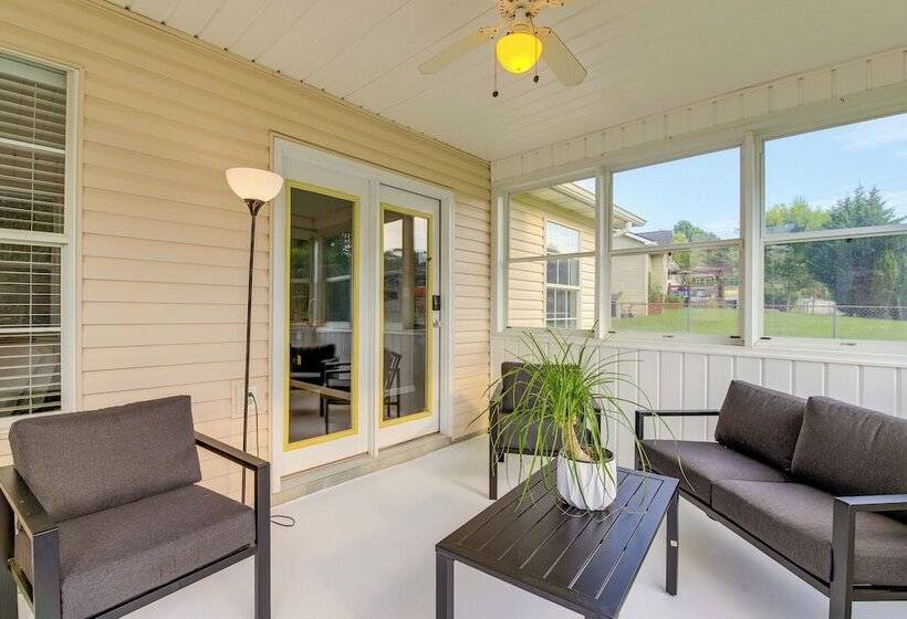 Knoxville Home W/ Sunroom ~ 9 Mi To Downtown!