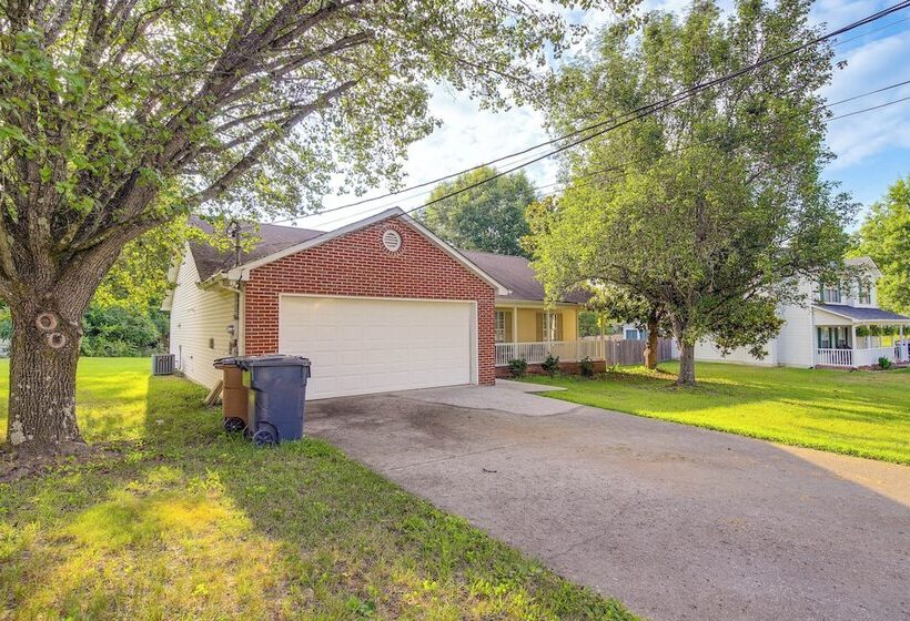 Knoxville Home W/ Sunroom ~ 9 Mi To Downtown!