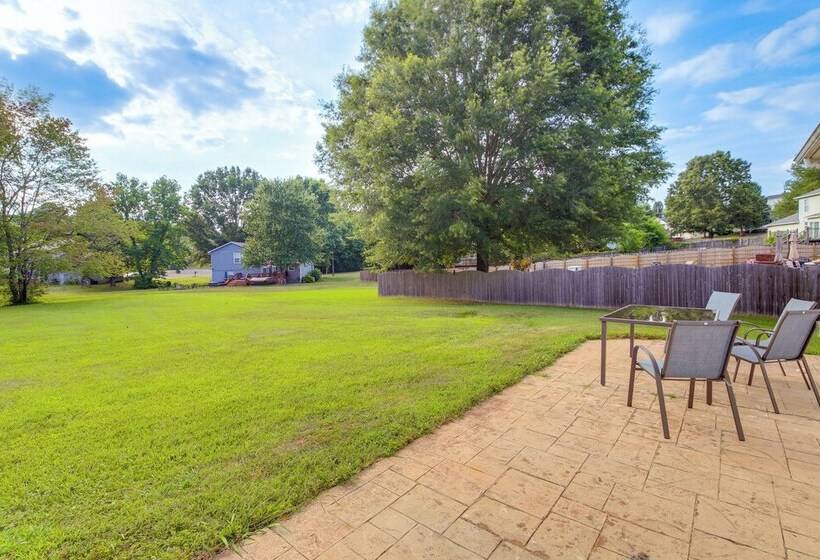 Knoxville Home W/ Sunroom ~ 9 Mi To Downtown!