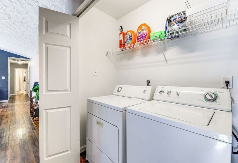 Knoxville Home W/ Sunroom ~ 9 Mi To Downtown!