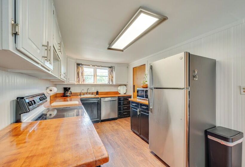 Laconia Resort Home < 2 Mi To Lake Winnipesaukee