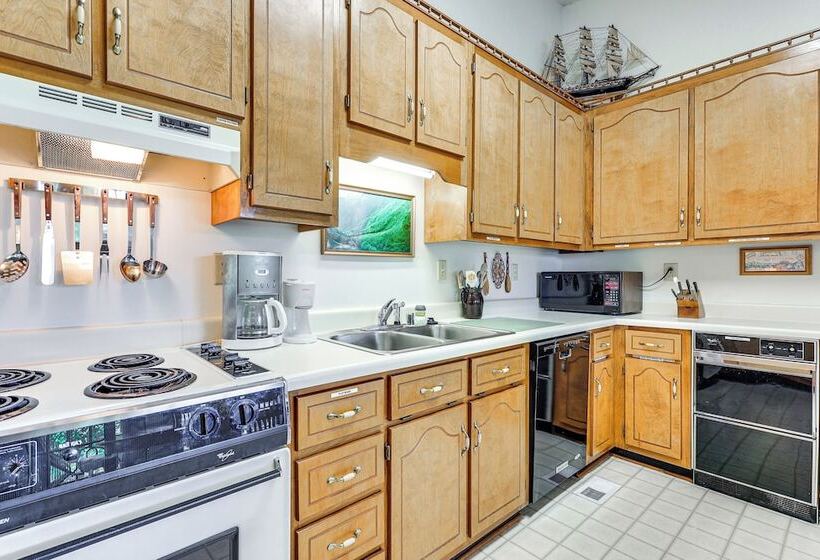 Waterfront Wheeler Lake Home W/ Furnished Deck