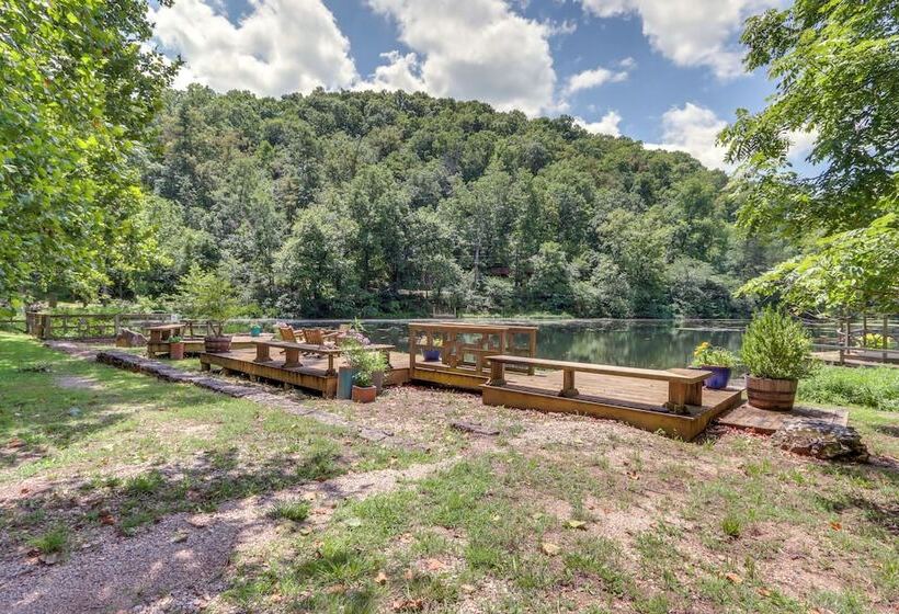 Lakefront Cabin < 3 Mi To Dtwn Eureka Springs!