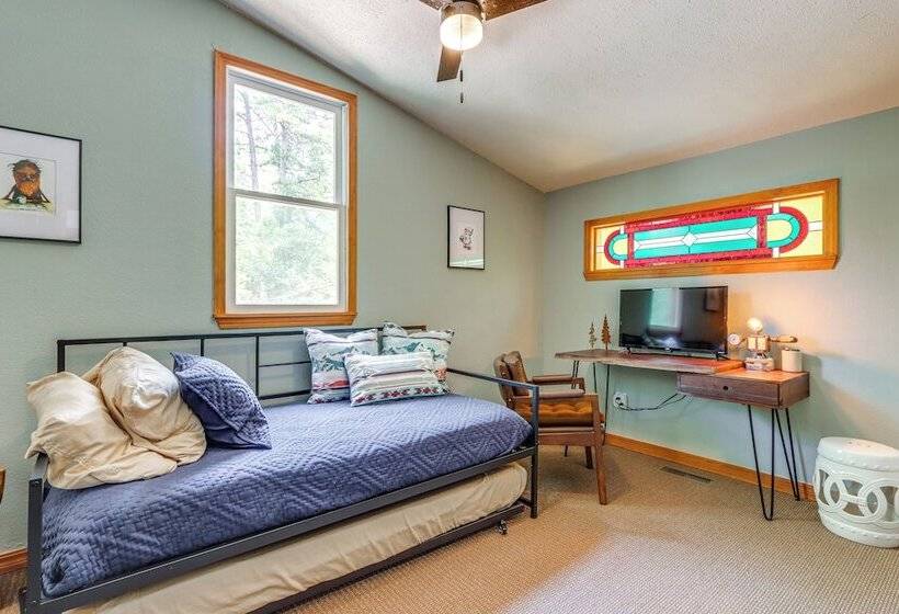 Lakefront Cabin < 3 Mi To Dtwn Eureka Springs!