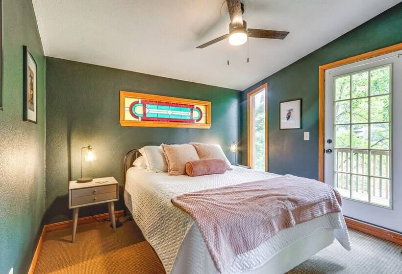 Lakefront Cabin < 3 Mi To Dtwn Eureka Springs!