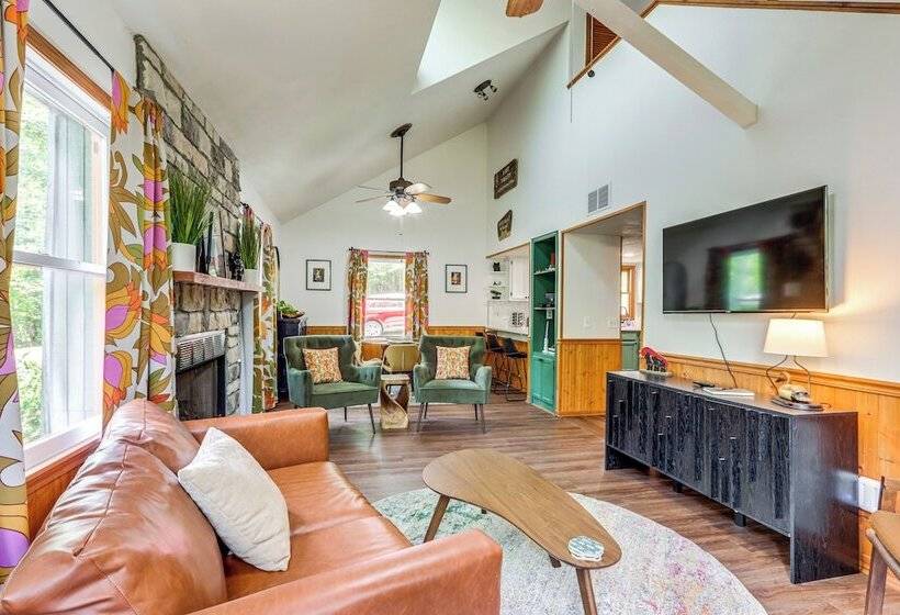 Lakefront Cabin < 3 Mi To Dtwn Eureka Springs!