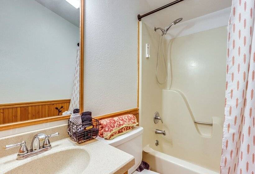 Lakefront Cabin < 3 Mi To Dtwn Eureka Springs!