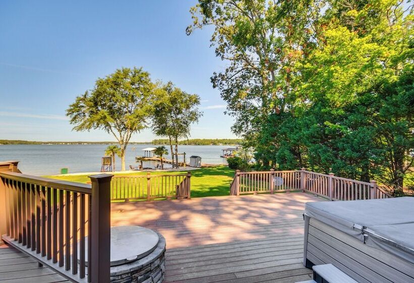 Lakefront Gem: Hot Tub, Boat Launch Near Greenwood