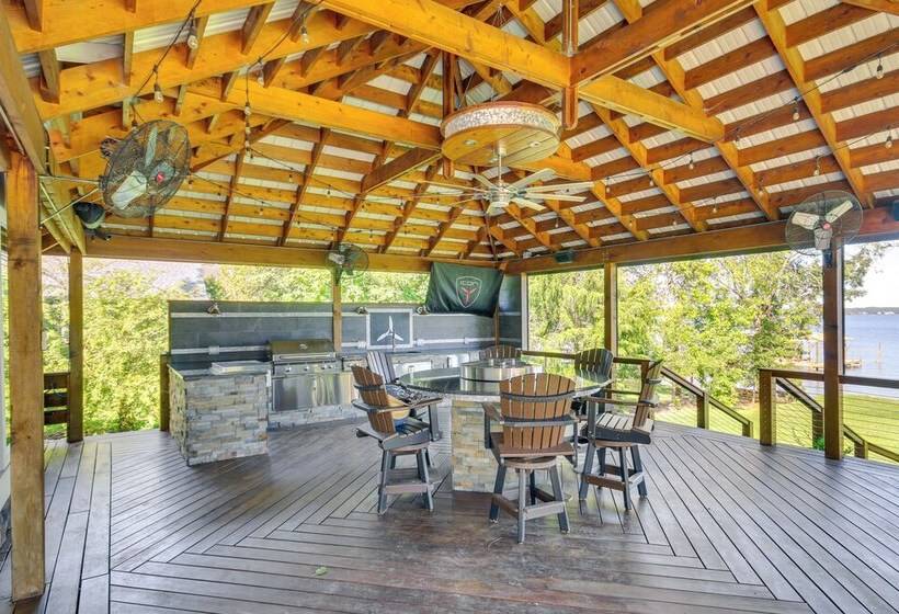 Lakefront Gem: Hot Tub, Boat Launch Near Greenwood