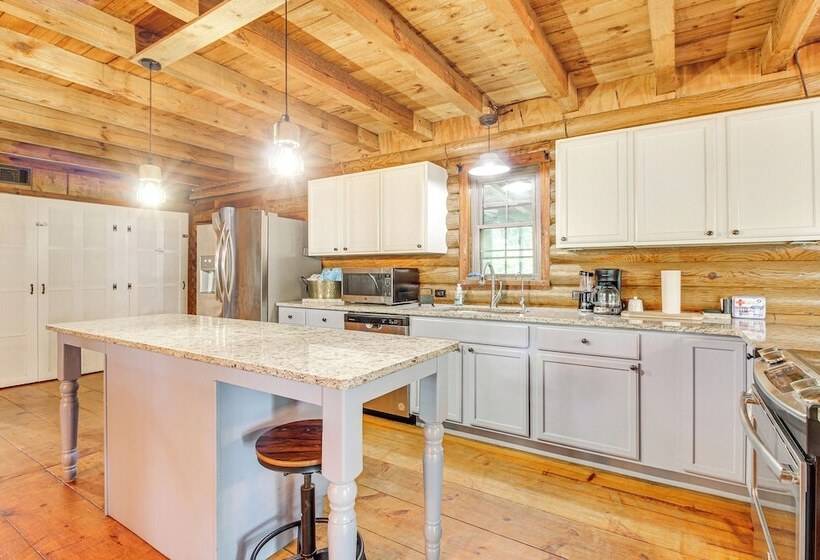 Lakefront Getaway: Pool & Dock ~ 31 Mi To Savannah