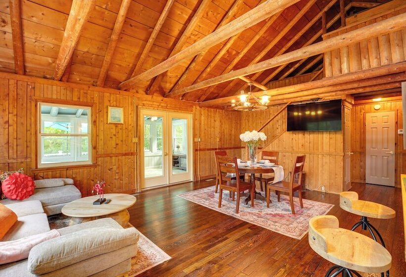 Lakefront Lusby Home W/ Fire Pit: 3 Mi To Beach!