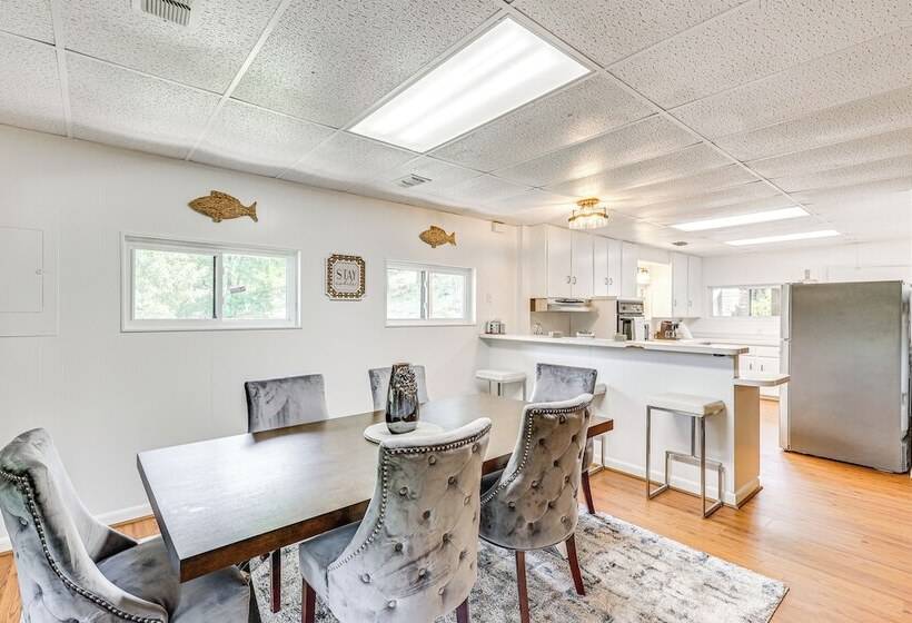 Lakeside Hot Springs Retreat W/ Pool Table!