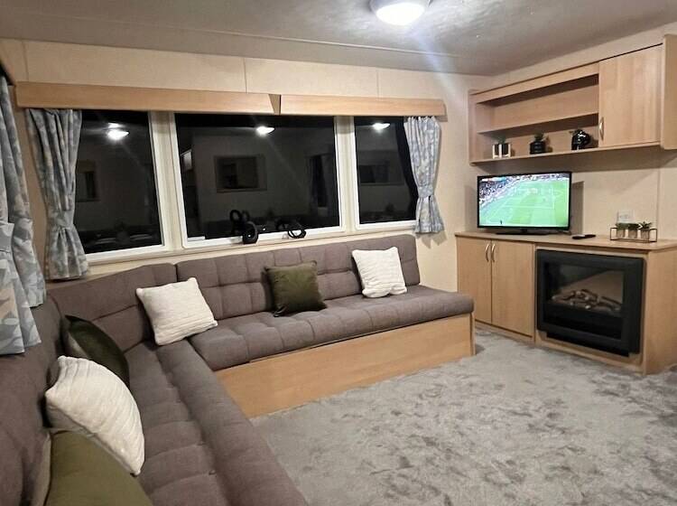 Lovely Caravan Located In An Amazing Holiday Park