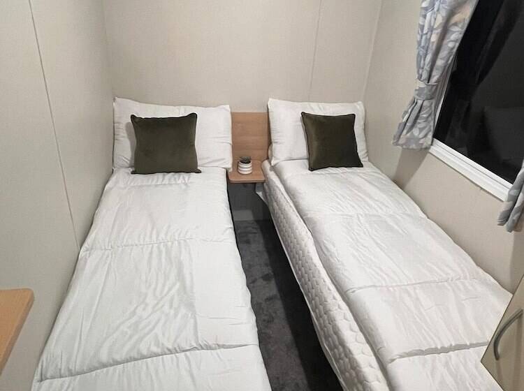 Lovely Caravan Located In An Amazing Holiday Park