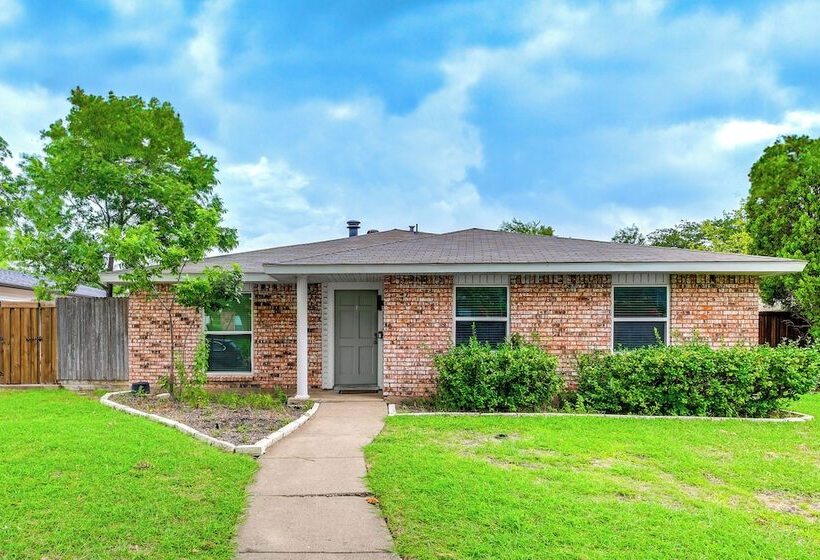 Near Lewisville Lake: Home In The Colony W/ Yard!