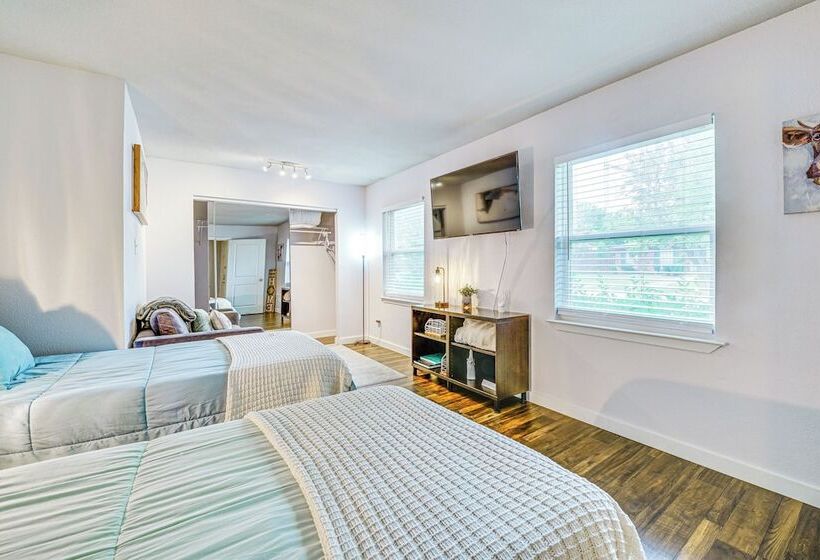 Near Lewisville Lake: Home In The Colony W/ Yard!