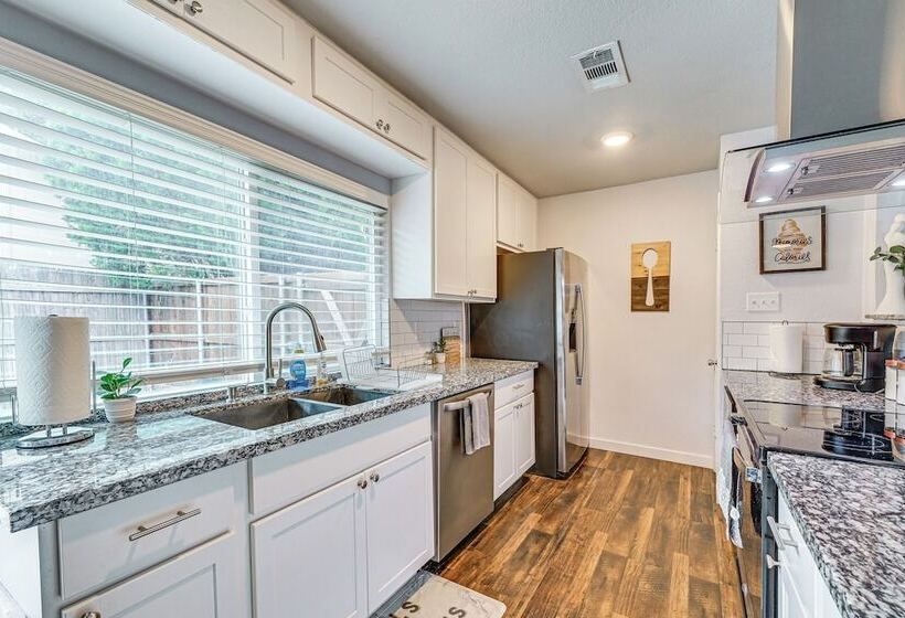 Near Lewisville Lake: Home In The Colony W/ Yard!