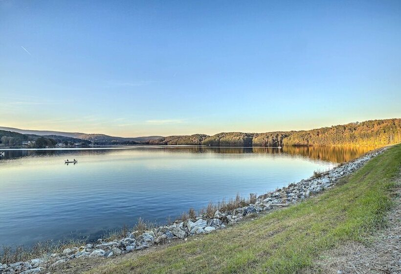 Lovely Waleska Home W/ Screened Deck & Lake Access