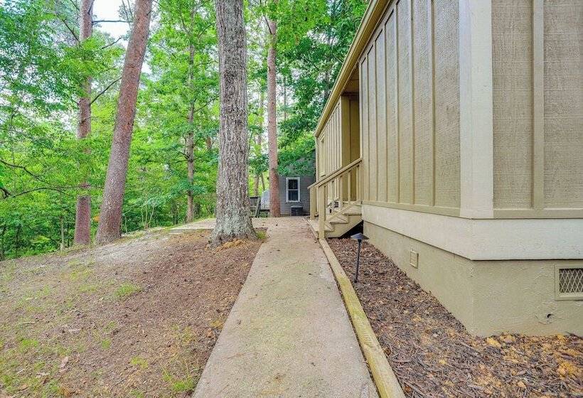 Lovely Waleska Home W/ Screened Deck & Lake Access