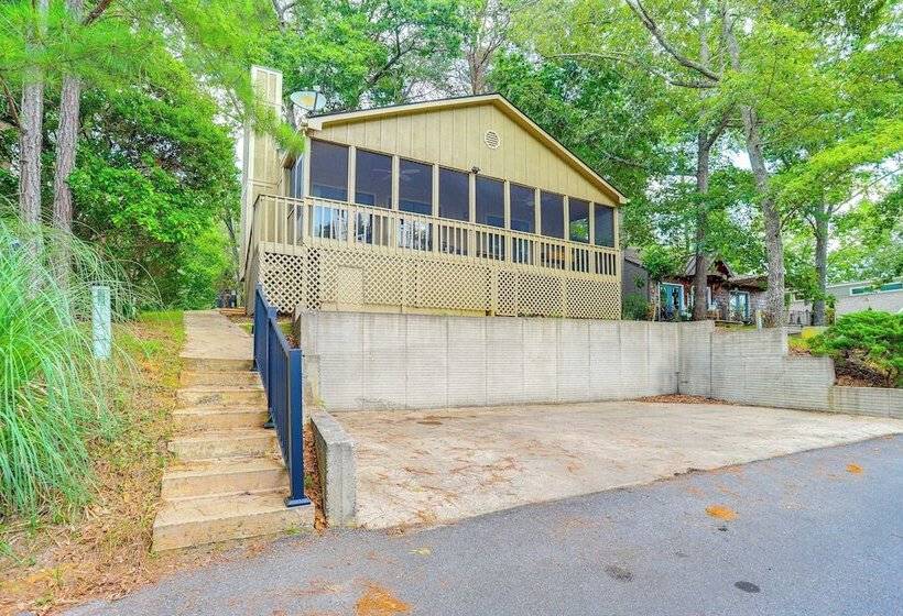 Lovely Waleska Home W/ Screened Deck & Lake Access