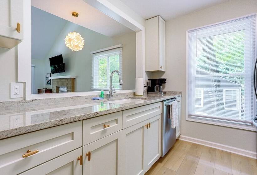 Lovely Waleska Home W/ Screened Deck & Lake Access