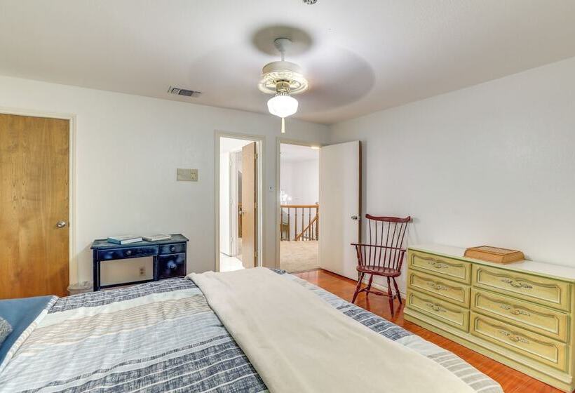 11 Mi To Dtwn: Luxe Home W/ Pool In Fort Worth