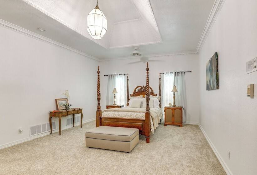 11 Mi To Dtwn: Luxe Home W/ Pool In Fort Worth