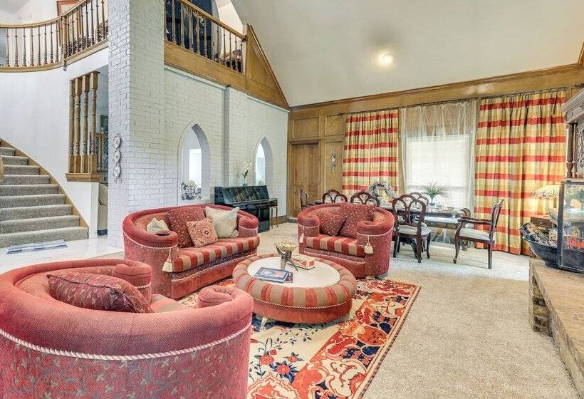 11 Mi To Dtwn: Luxe Home W/ Pool In Fort Worth