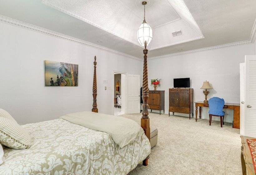 11 Mi To Dtwn: Luxe Home W/ Pool In Fort Worth