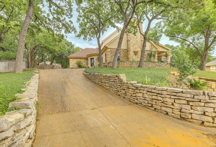 11 Mi To Dtwn: Luxe Home W/ Pool In Fort Worth