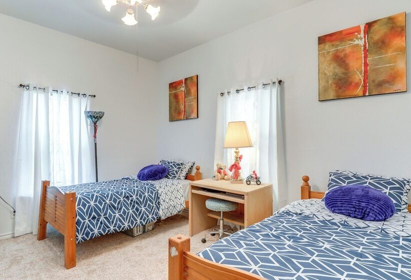 11 Mi To Dtwn: Luxe Home W/ Pool In Fort Worth