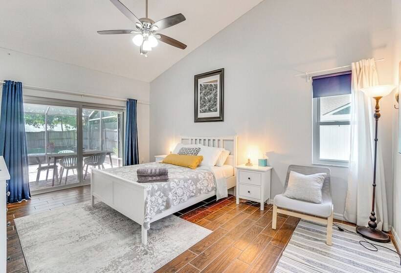 Screened Lanai + Fenced Yard: Luxe Orlando Home