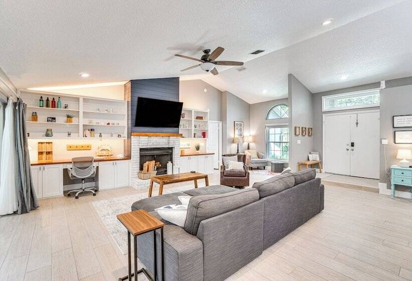 Screened Lanai + Fenced Yard: Luxe Orlando Home