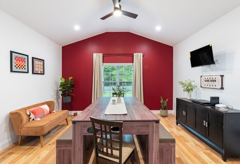 Luxuriously Lakeside By Avantstay | Lakefront Retreat