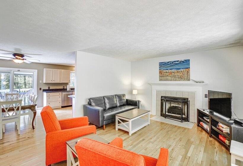 Manor Green: Cedar Home W/ Fire Pit, 3 Mi To Lake!