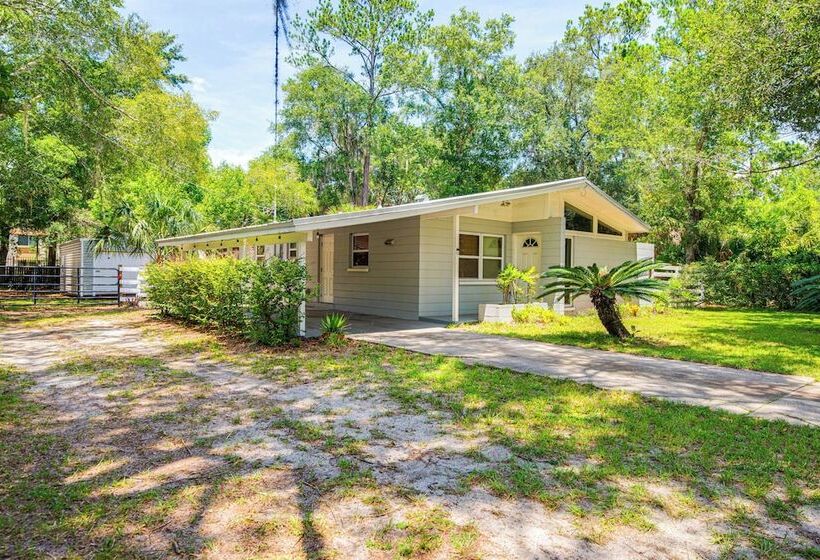 Mid Century Gainesville Getaway: 3 Mi To Uf Campus