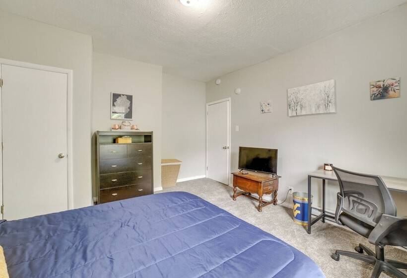 Morgantown Home: 1 Mi To West Virginia University!