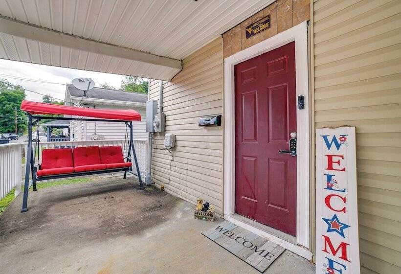 Morgantown Home: 1 Mi To West Virginia University!