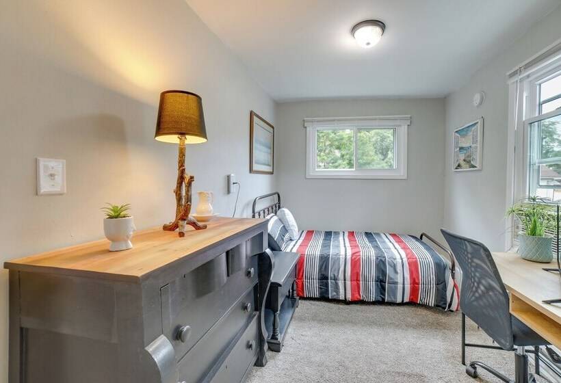 Morgantown Home: 1 Mi To West Virginia University!